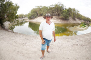 Fish death watch: locals, politicians and media converge on Menindee ready for another fish kill