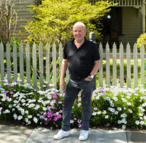 Real estate veteran hands in the keys