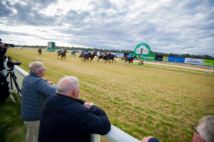 Report says racing is a winner for regional towns