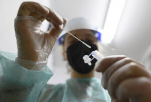 Free tests call as virus infections rise
