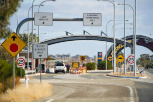 Mildura residents desperate to see SA families