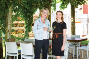 Coffee and cake building community in Red Cliffs