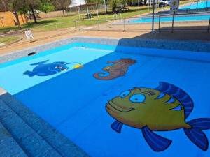 Pool artist drops jaws