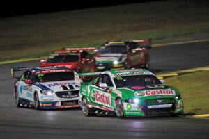 Kelly hits back in Sunday push