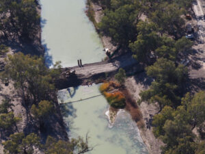 Lower Darling River block bank install begins
