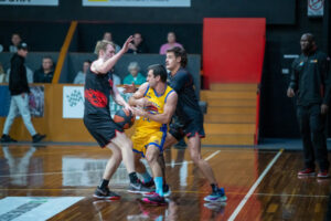 Men aim for clean sweep