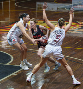 Women get top billing in Saturday showdown