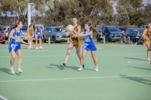 Roos battle to keep finals hopes alive
