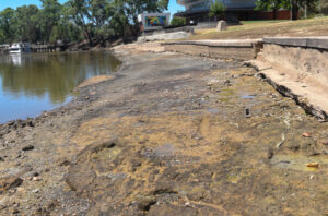 Emergency water restrictions in Gol Gol, Buronga