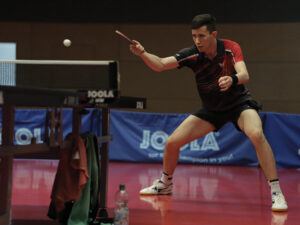 Chambers resets table