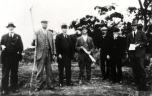 Peeps in the Past: Dust storm darkens Deakin Avenue