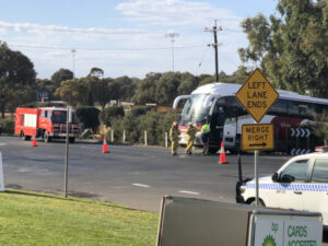 Bus blocks Sturt Highway traffic at Buronga