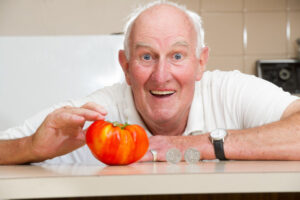 VIDEO: Giant tomato find in small backyard