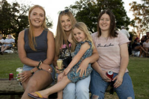 Pooncarie v Anabranch cricket clash attracts a crowd