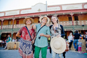 Partygoers dig Root Festival