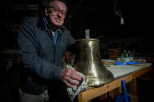 SS Mildura bell to hang again as part of Deakin Avenue plan