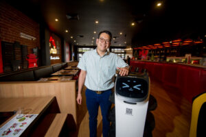 Mildura restaurant ’employs’ robotic waiters