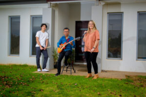 Mildura musicians perform driveway concerts