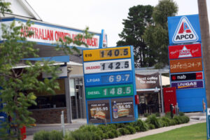 Fast response praised after car catches fire at Mildura service station