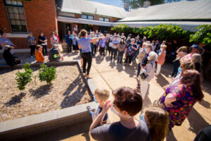 Red Cliffs centenary starts a crowd favourite