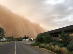 Mildura dust storm: Flight turned back to Melbourne