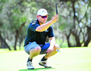 Justin McPhee charges with 67