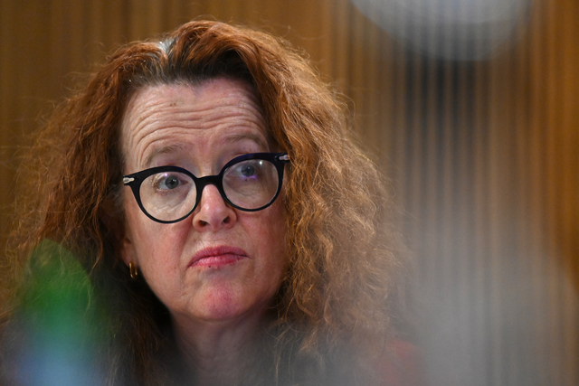 University vice-chancellor steps down
