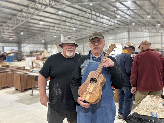 Well-tuned Men in a Shed carve a chord