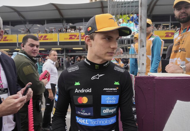 Piastri crashes out in Baku