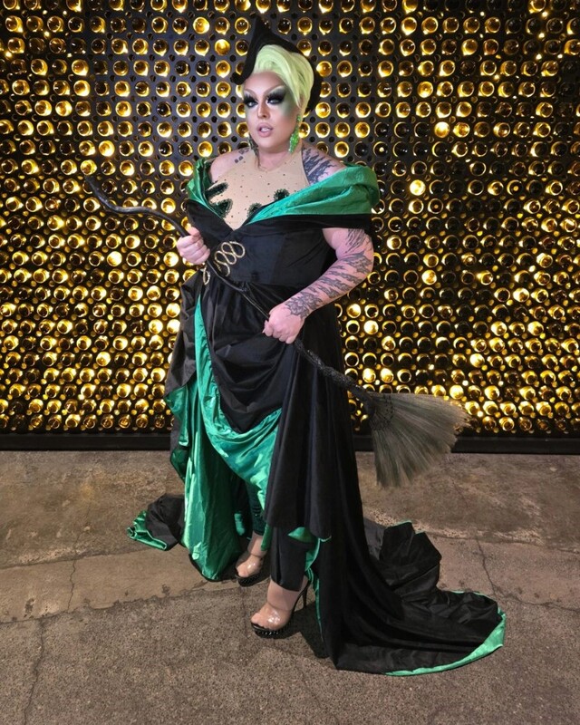 Halloween and queens: a tricky treat
