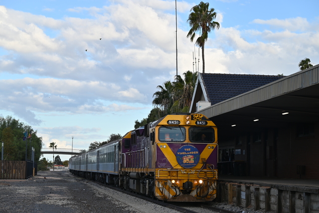 Council commits to passenger rail return