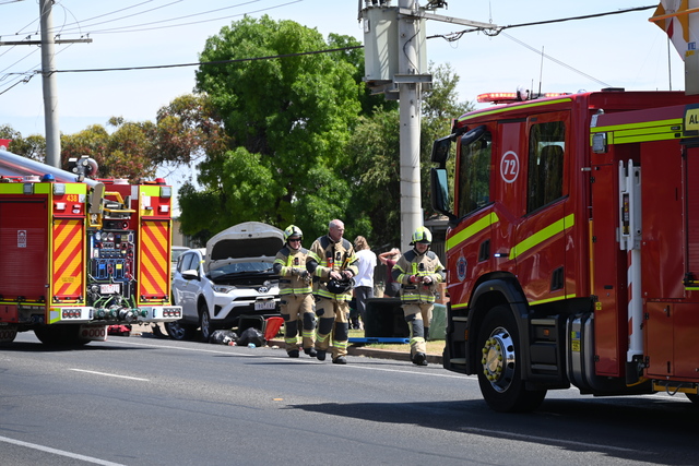 Four taken to hospital after Walnut Ave collision
