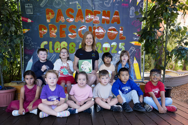 Bilingual book uncovers garden secrets