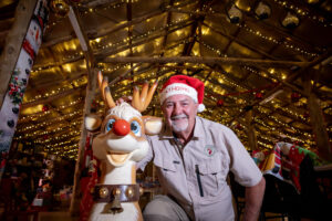 Santa sets up workshop at Gardens