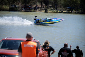Huge turnout for thunder on the Murray