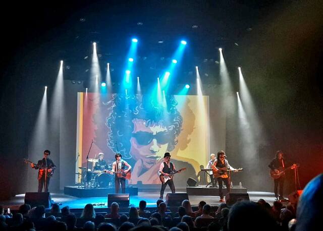 Travelling Wilburys tribute band to play