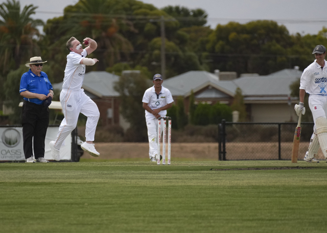 East deny Blues in finals boost