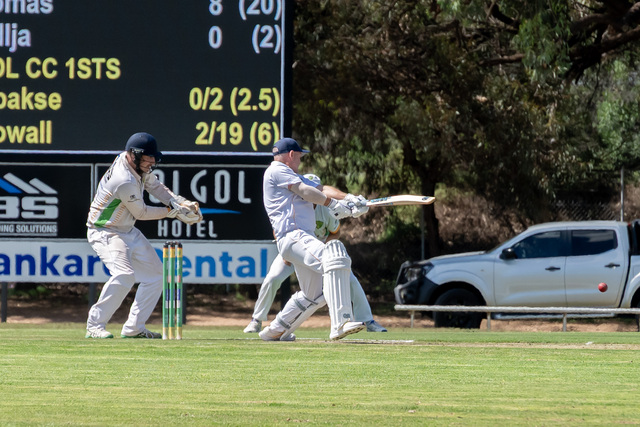 East ease into grand final