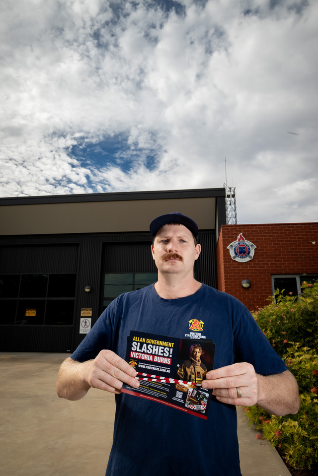 Lives are at risk without a equipment: firefighter