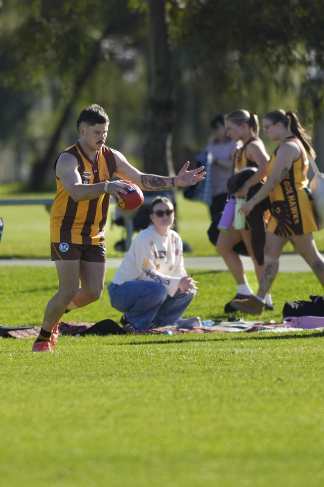 Gol Gol under the pump