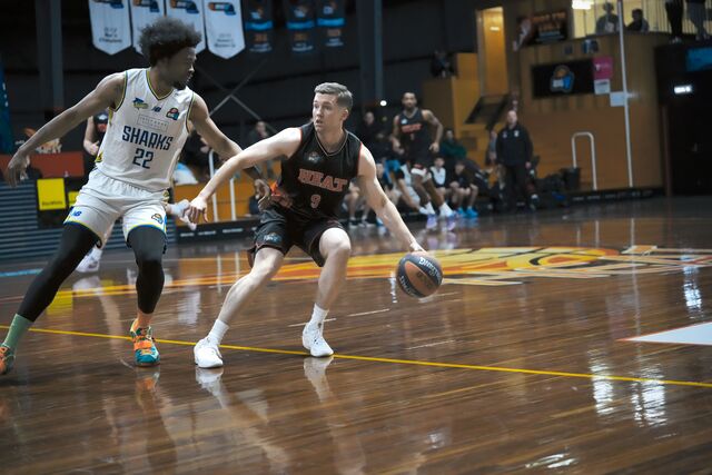 Heat chase three straight