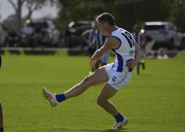 Kangas hold off wayward Dogs