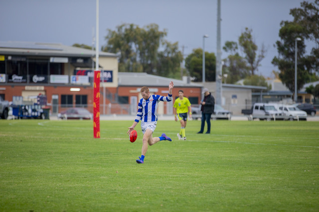Kangas kick clear late